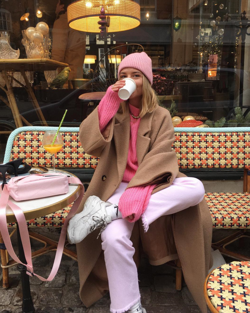 Blogger pairing a beige overcoat with pink.