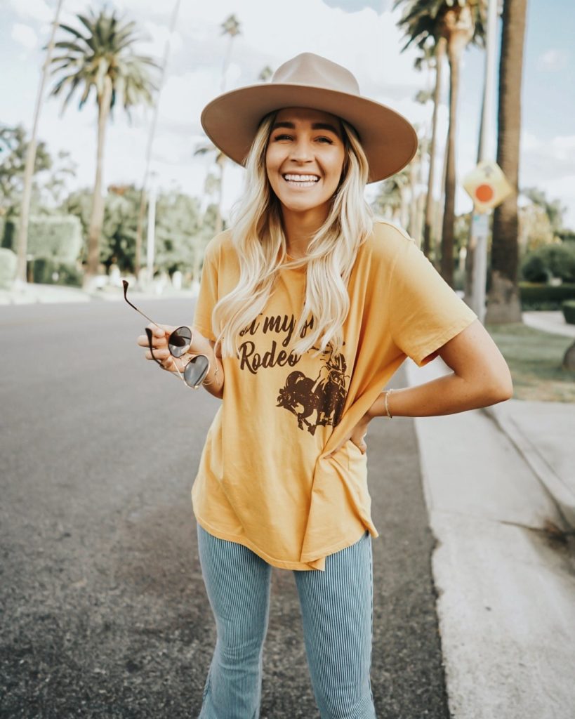 Blogger wearing a marigold vintage tee.
