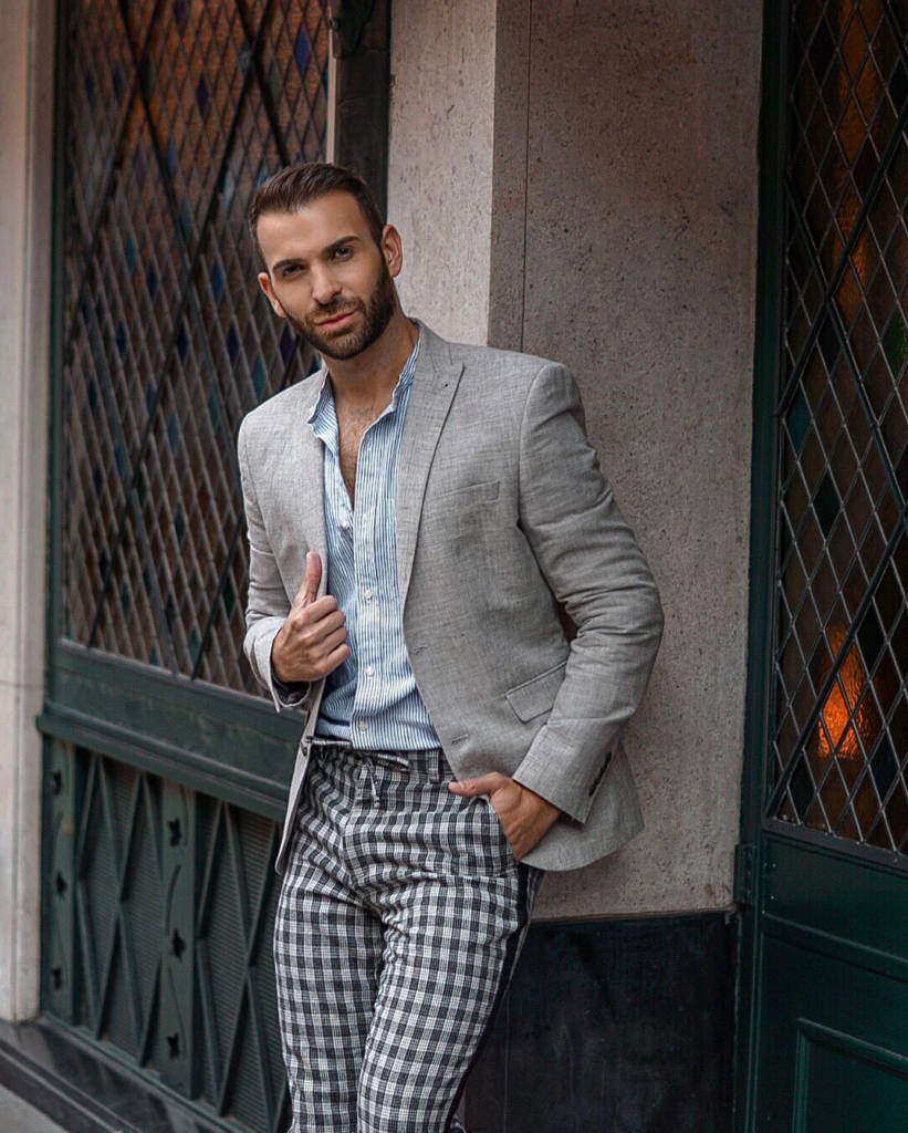 Male blogger mixing prints.
