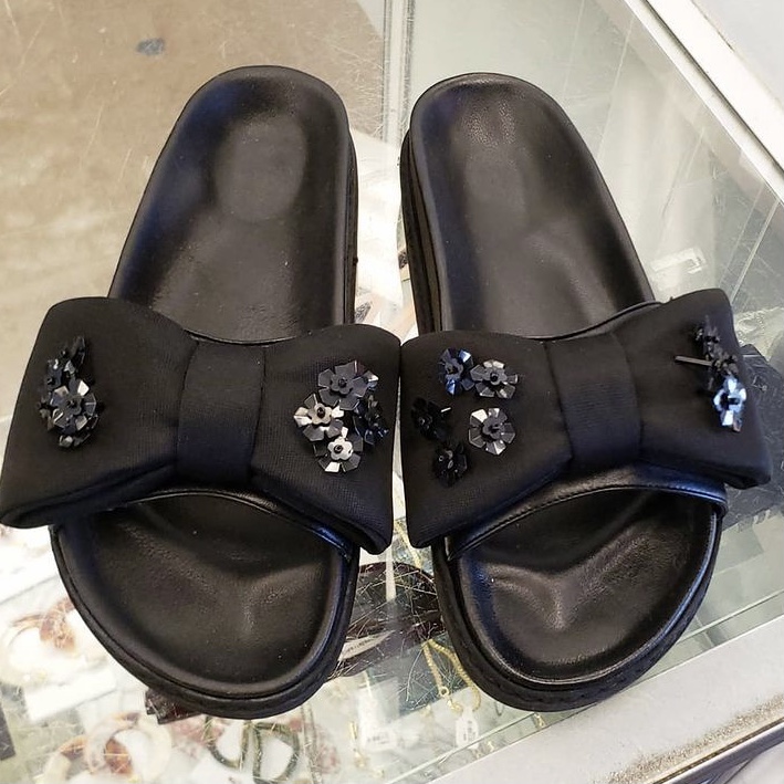 photo of black slides with bows