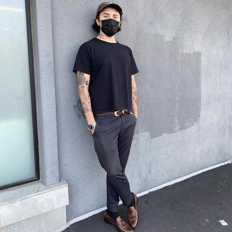 photo of man in black tee and trousers