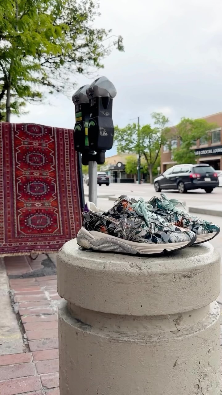 🔊 Volume up to experience the ASMR of the city. 

Your next secondhand treasure is waiting for you! Make Crossroads your #1 destination this Memorial Weekend. Click the link in our bio to find a store near you. 🧡

🎥: Crossroads Denver @crossroads_colorado #crossroadstrading #crossroadsfinds #crossroadsstore #fashionfinds #buyselltrade #style #thriftfinds #consignment #shopping #womensfashion #mensfashion #fashionblogger #ootd #fashion #thrift #sustainablefashion #secondhandfirst #shopthrift #consignment #thrifted