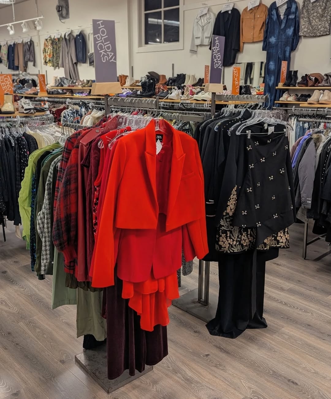 The holiday season is approaching! Need some holiday gift ideas? 🎁

Give the gift of sustainable fashion! Find something unique that doesn't break the bank. Plus, you're keeping clothing out of landfills at the same time! 🧡

Click the link in our bio to find a store near you, today. 

📸: Crossroads Market Street, SF @crossroadsnorcal 

#crossroadstrading #crossroadsfinds #crossroadsstore #fashionfinds #buyselltrade #style #thriftfinds #consignment #shopping #womensfashion #mensfashion #fashionblogger #ootd #fashion #thrift #sustainablefashion #secondhandfirst #shopthrift #consignment #thrifted