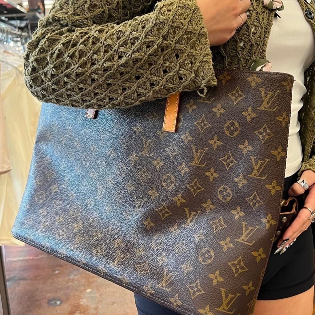 Example of large handbags: a Louis Vuitton tote