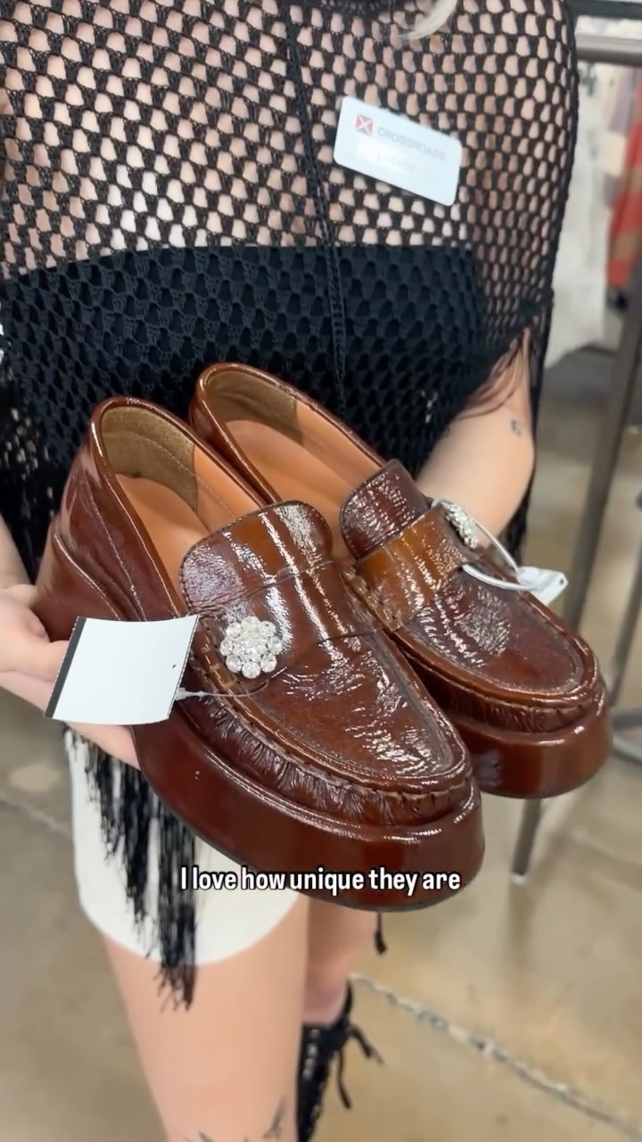 OUR FAVORITE BRANDS 🛍️🌟

Our Costa Mesa team shared a few items from brands they love. What is your favorite brand? 👀

Bring your style! Crossroads buys all day, every day. Sell the fashion you no longer wear for cash or trade credit. More information about selling located on our website (link in bio!). 🙂‍↕️

#crossroadstrading #crossroadsfinds #crossroadsstore #fashionfinds #buyselltrade #style #thriftfinds #consignment #shopping #womensfashion #mensfashion #fashionblogger #ootd #fashion #thrift #sustainablefashion #secondhandfirst #shopthrift #consignment #thrifted