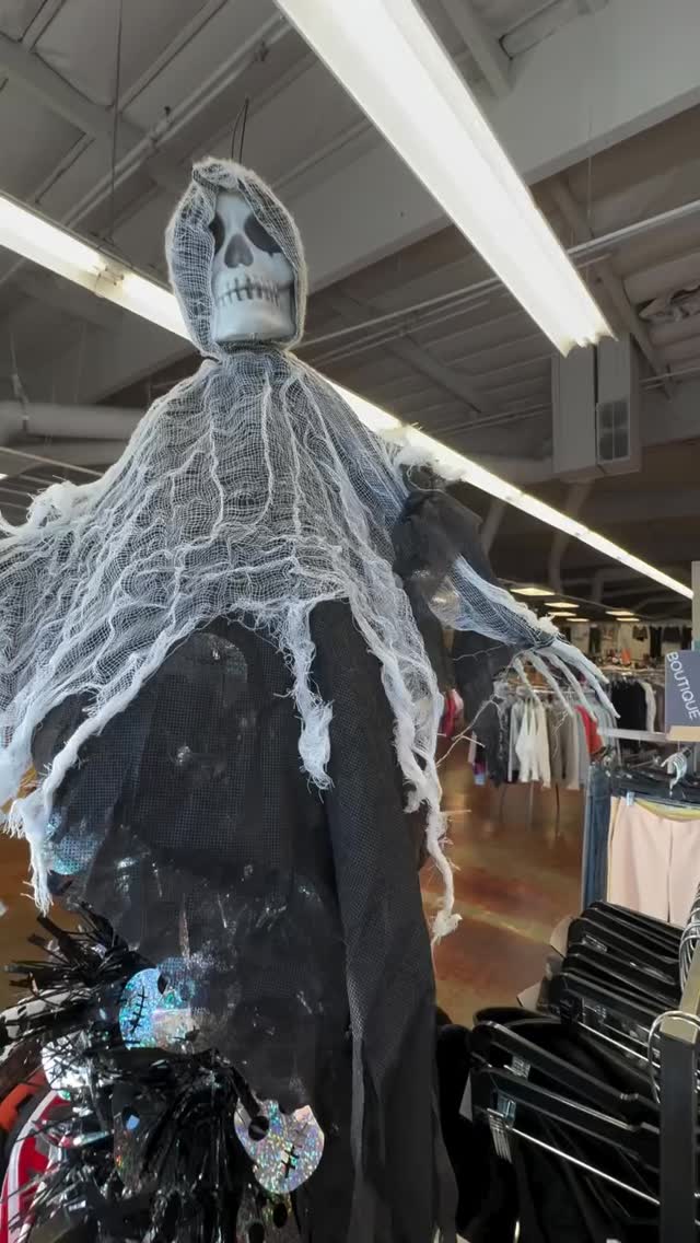 T’was the day before Halloween, and…wait…you still don’t have a costume?!? 😳
Don’t worry, we have just the fix. 🙂↕️ Visit your local Crossroads to shop our curated Halloween racks to assemble the perfect last min fit! 🎃👻
🔗 in bio to find a store near you!
🎥: Crossroads Sacramento @crossroads_sacvalley
#halloween #halloweencostume #costumeideas crossroadstrading #crossroadsfinds #crossroadsstore #fashionfinds #buyselltrade #style #thriftfinds #consignment #shopping #womensfashion #mensfashion #fashionblogger #ootd #fashion #thrift #sustainablefashion #secondhandfirst #shopthrift #consignment #thrifted