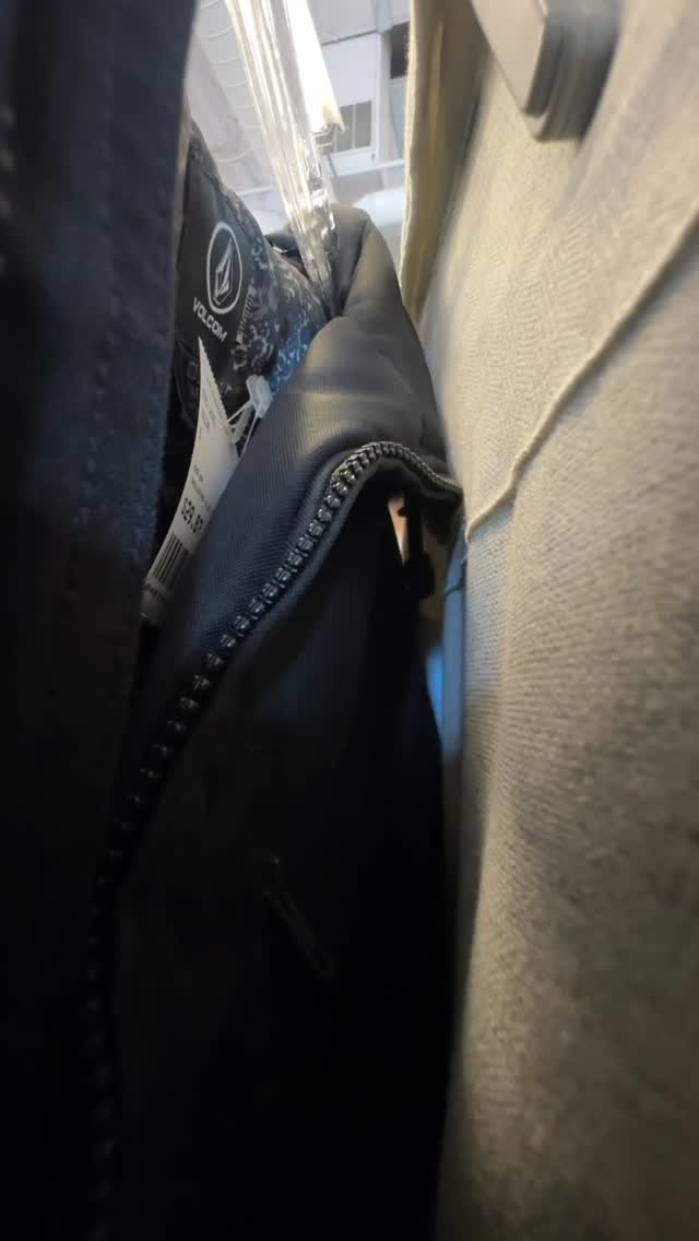 Doing a closet clean out before the holiday? Bring your preloved fashion to Crossroads! ❄️
Get paid more! Receive up to 40% in cash or 45% in trade credit. Click the link in our bio to learn more about selling. 🧡
#crossroadstrading #crossroadsfinds #crossroadsstore fashionfinds buyselltrade style thriftfinds consignment shopping womensfashion mensfashion fashionblogger ootd fashion thrift sustainablefashion secondhandfirst shopthrift consignment thrifted