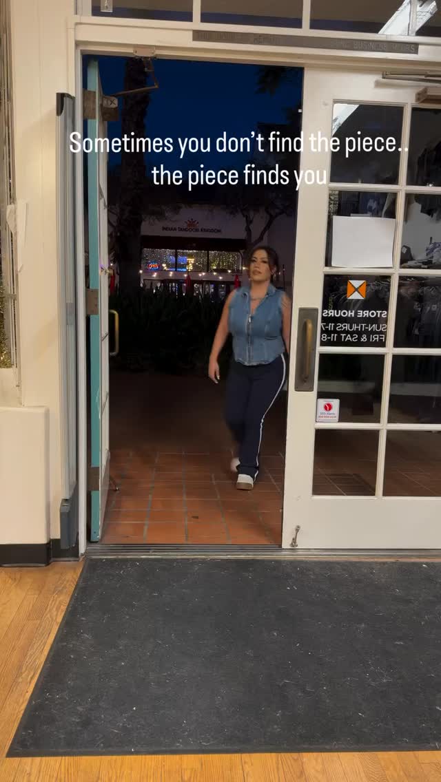 Love when this happens! 🤭

Crossroads buys all day, every day, so our stock is always updating with new-to-you finds. From Gap to Gucci, there is something exciting for everyone at Crossroads. 

IB: @loveatfirstsightvintage 
🎥: Crossroads Santa Barbara @crossroads_socal 

#crossroadstrading #crossroadsfinds #buyselltrade #womensfashion