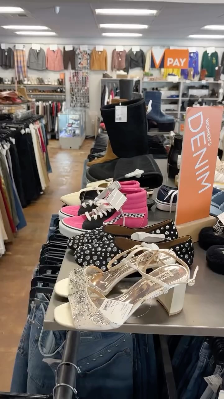 Giving our mannequin some Valentine’s Day magic! 💝

Shop your V-Day looks at Crossroads. Keep an eye out for special curated racks at our stores. 👀💗

Link in our bio to find a store near you! ✨

#crossroadstrading #crossroadsfinds #buyselltrade #fashionfinds #valentines