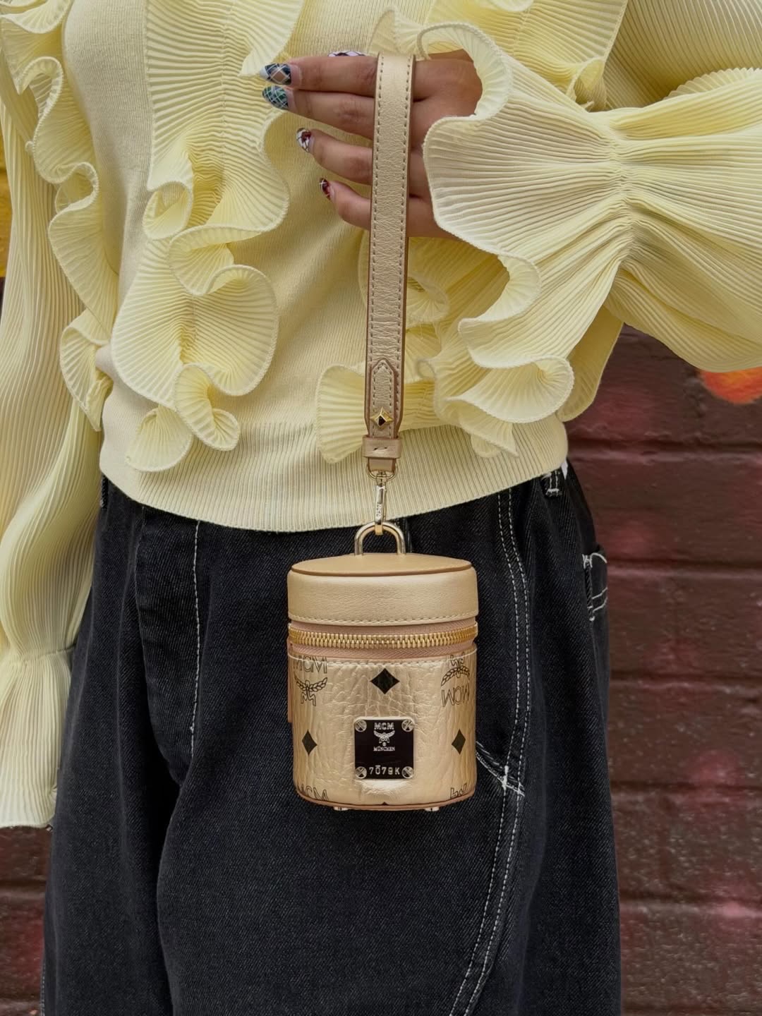 Looking to rehome luxury items you no longer reach for? ☺️

Crossroads is your one-stop shop to sell, offering consignment on your high-end designer items. 👜

Depending on what your item is priced, you can get paid out up to 70% in cash! 💰

If you have an item you would prefer to consign versus sell outright, just ask! 🌟

Visit your local Crossroads to learn more about Consignment and chat with a Buyer.

🔗 Link in bio! 

#crossroadstrading #buyselltrade