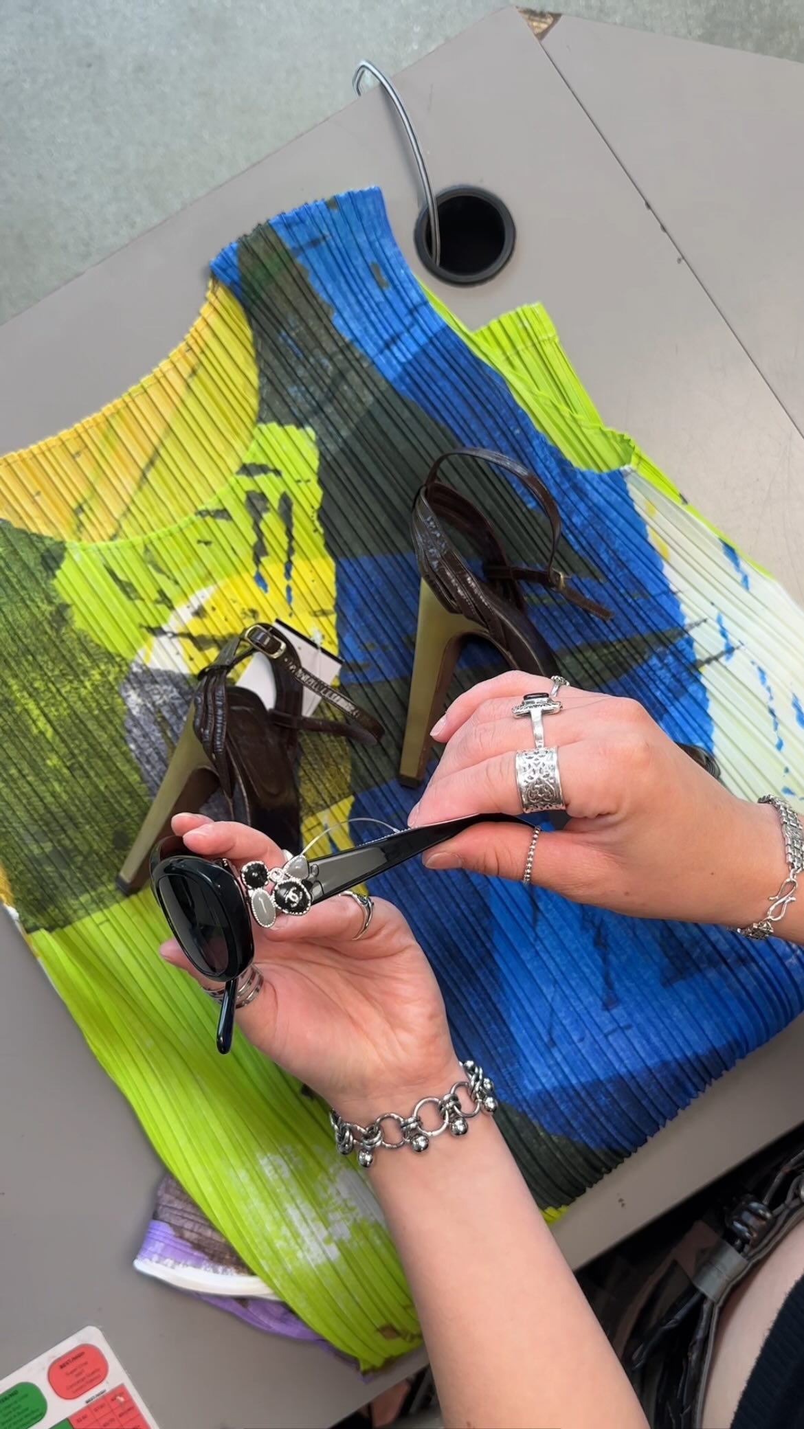 ICYMI: Crossroads has premium payouts for your premium items. 🌟🛍️
Want to know more about each payout tier and what brands qualify for higher payouts? Follow along as we share a few examples. 🙌
🔗 Link in bio to learn more about selling and find a store near you.
#crossroadstrading #buyselltrade where to sell my clothes, resale fashion store, buy sell trade store,