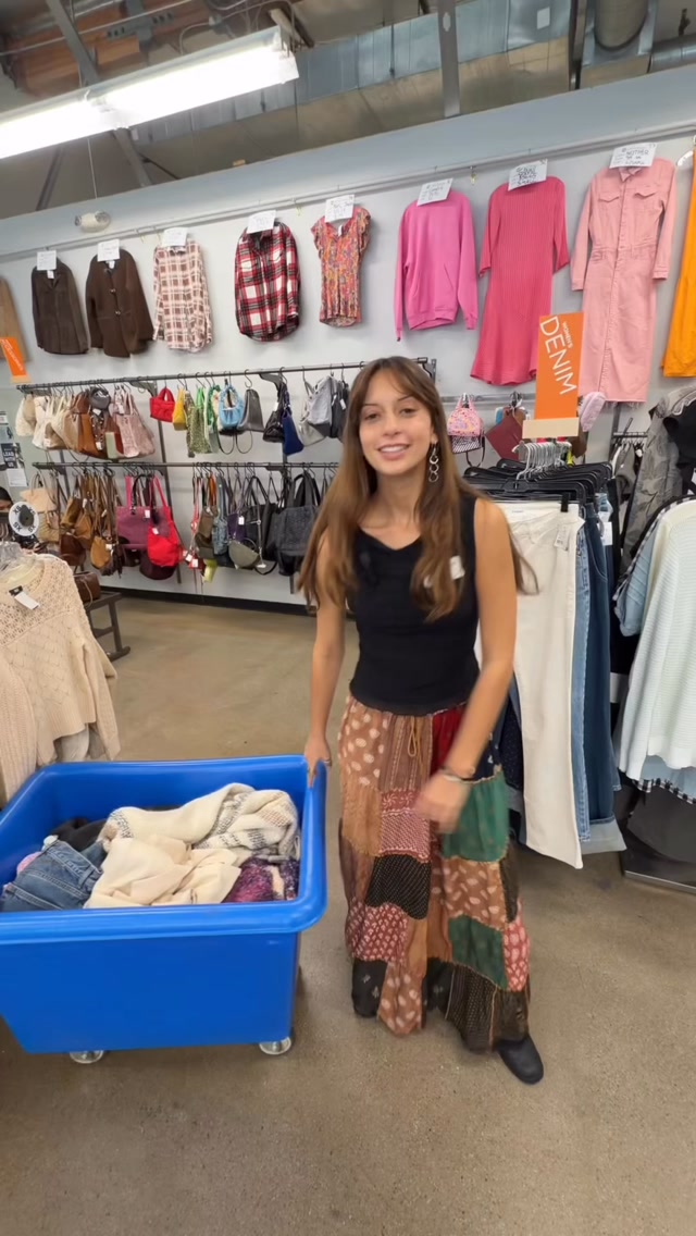 Curious of what we’re currently buying? Watch along as we dive through new arrivals! Our Costa Mesa team is highlight items we are loving & buying!
For more information on what we buy, visit our website. 🔗 Link in bio!
#crossroadstrading #buyselltrade #crossroadsfinds