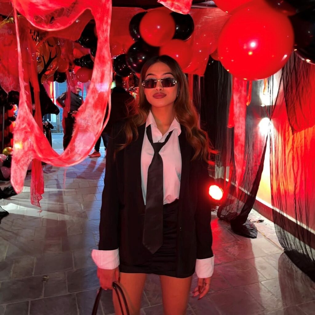 Woman in special agent costume